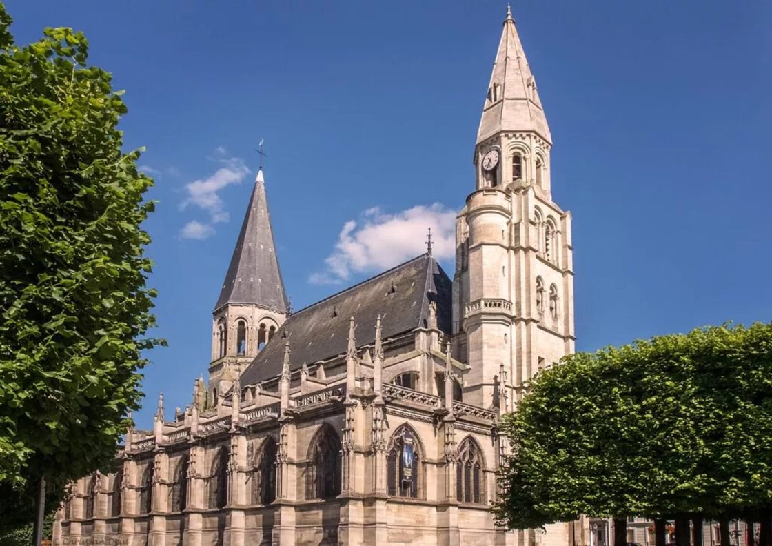 La collégiale Notre-Dame de Poissy, monument emblématique du centre-ville pisciacais